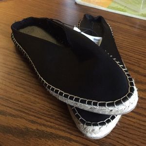 Black urban outfitters slides